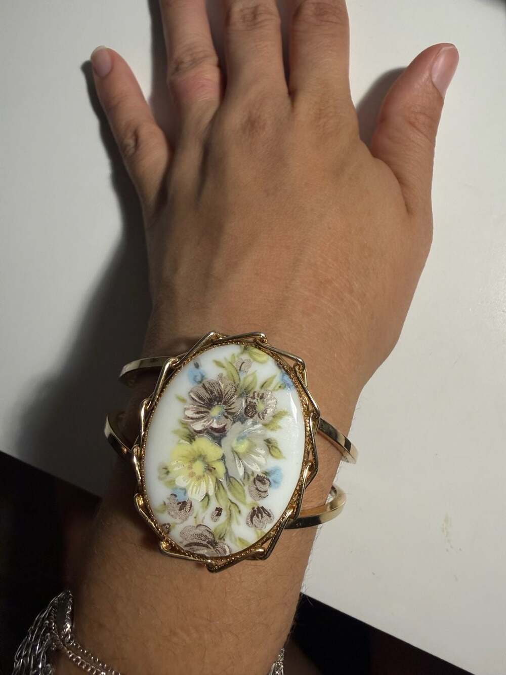 Vintage Gold Tone Floral Transfer Ware Porcelain Cameo Hinged Bangle Bracelet
